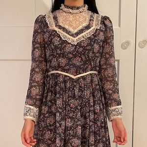 Jeunes Filles by Gunne Sax navy floral lacey dress XS/S
